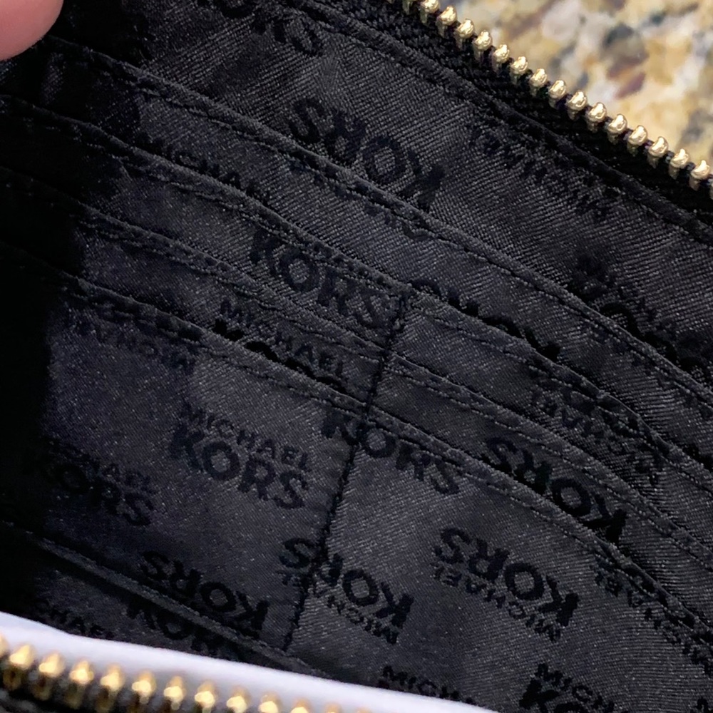 Mickael Kors Fulton Grey Black Zip Clutch Wristlet - Picture 6 of 9